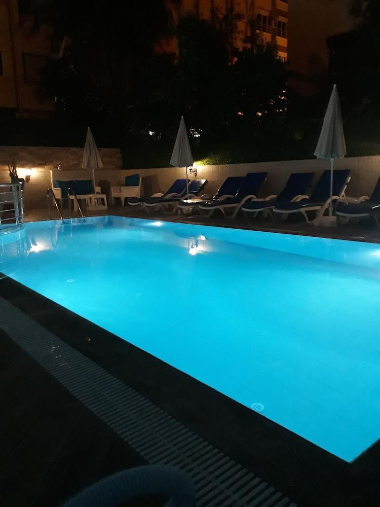 Golden Spark Appart hôtel 3*